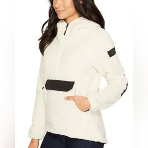 The North Face Campshire Fleece Pullover Hoodie